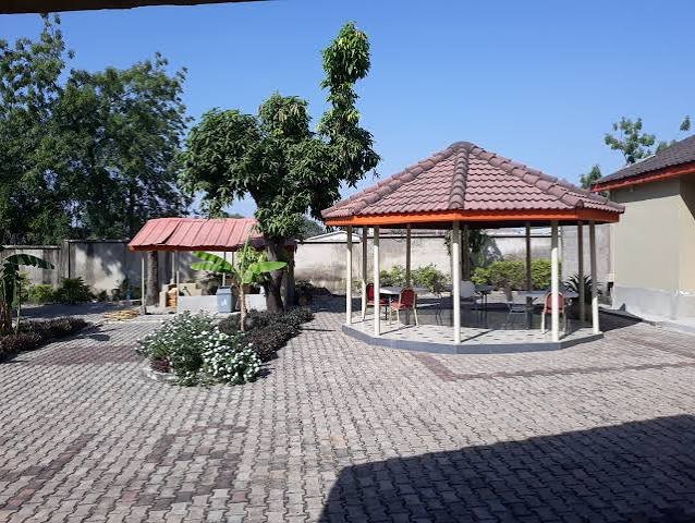 Sanat-Minat Lodge