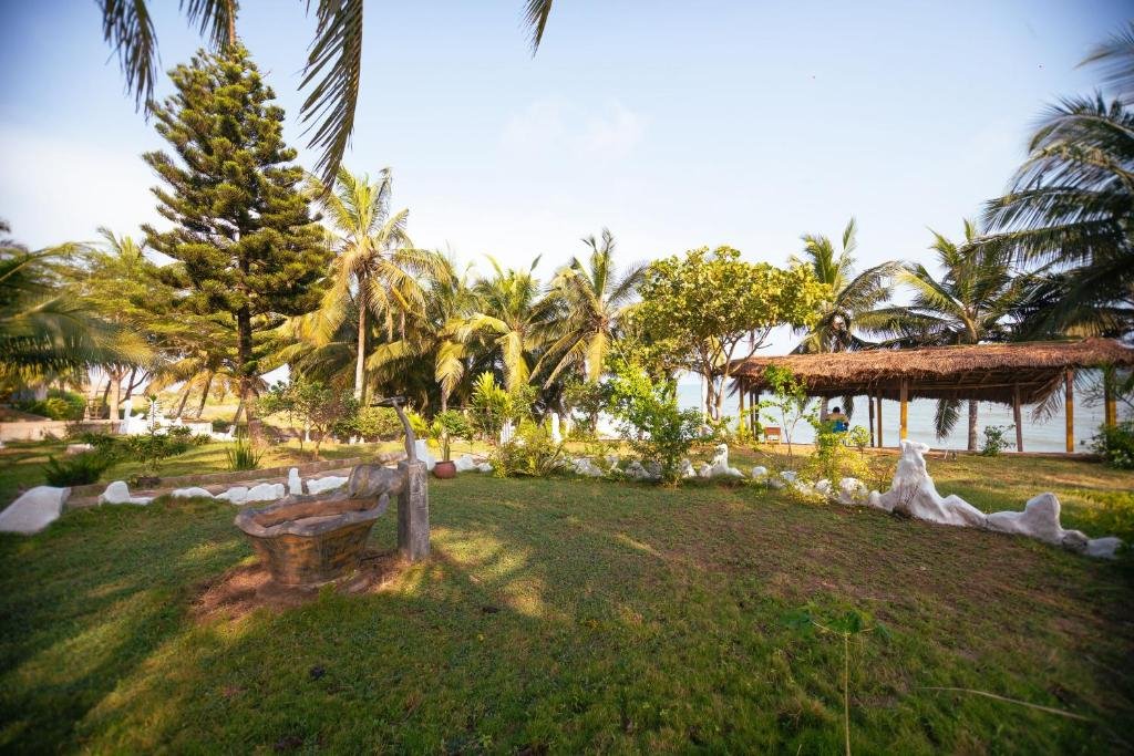 White Rocks Beach Resort