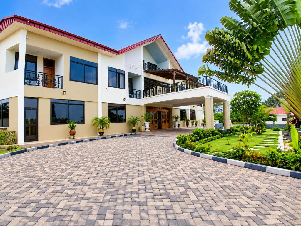 Maison Legacy Hotel