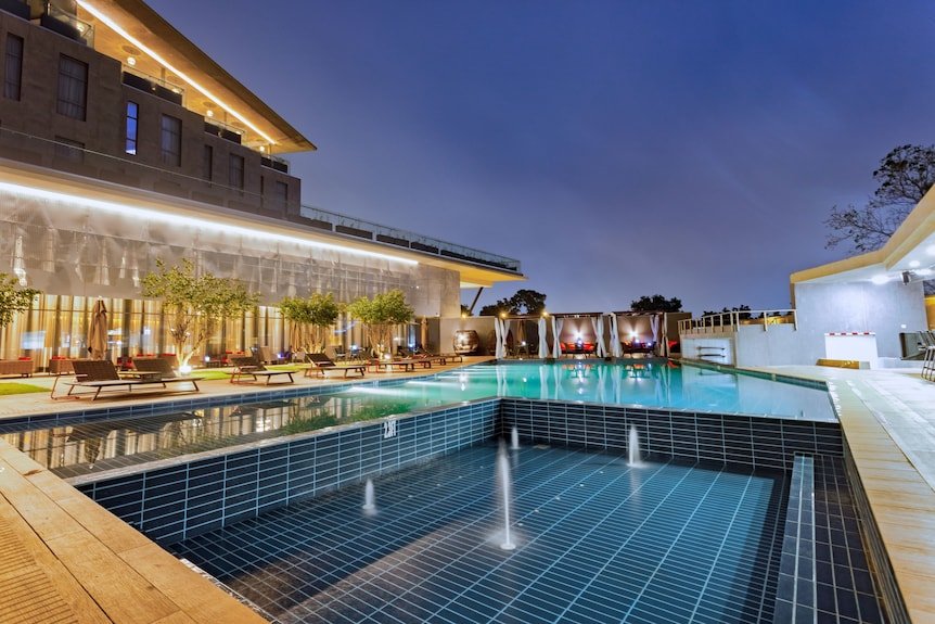 Alisa Hotel Tema