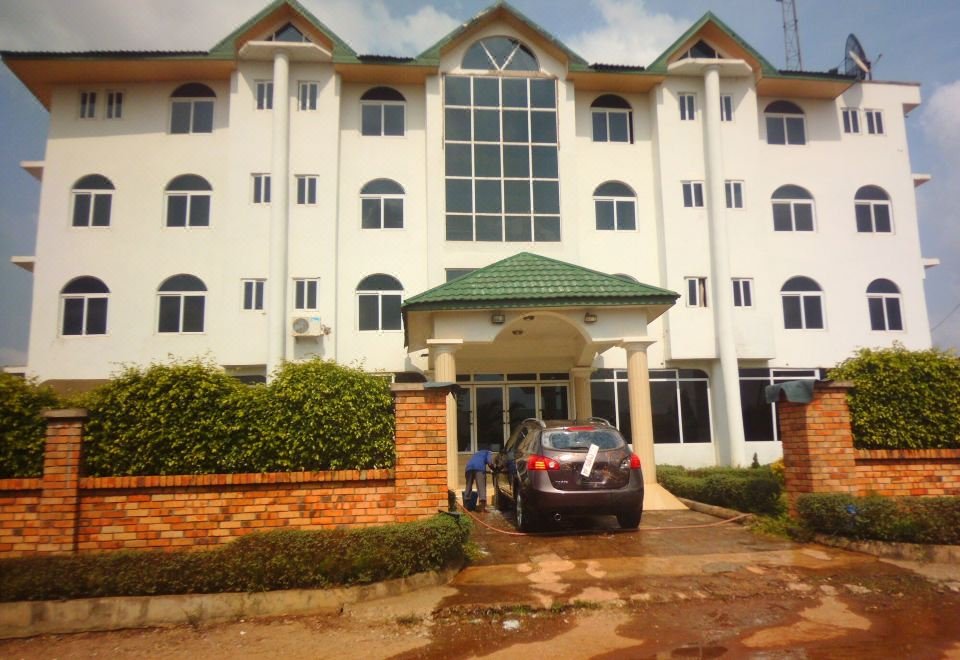 Wadoma Royale Hotel