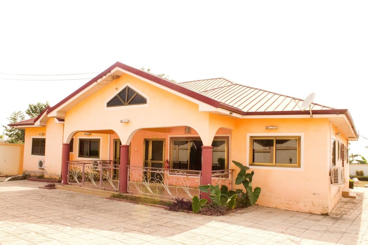 Kwamo Executive Lodge