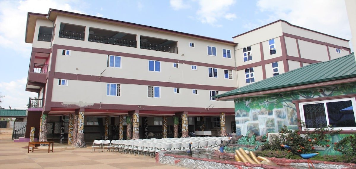 Mothers Royal Hotel