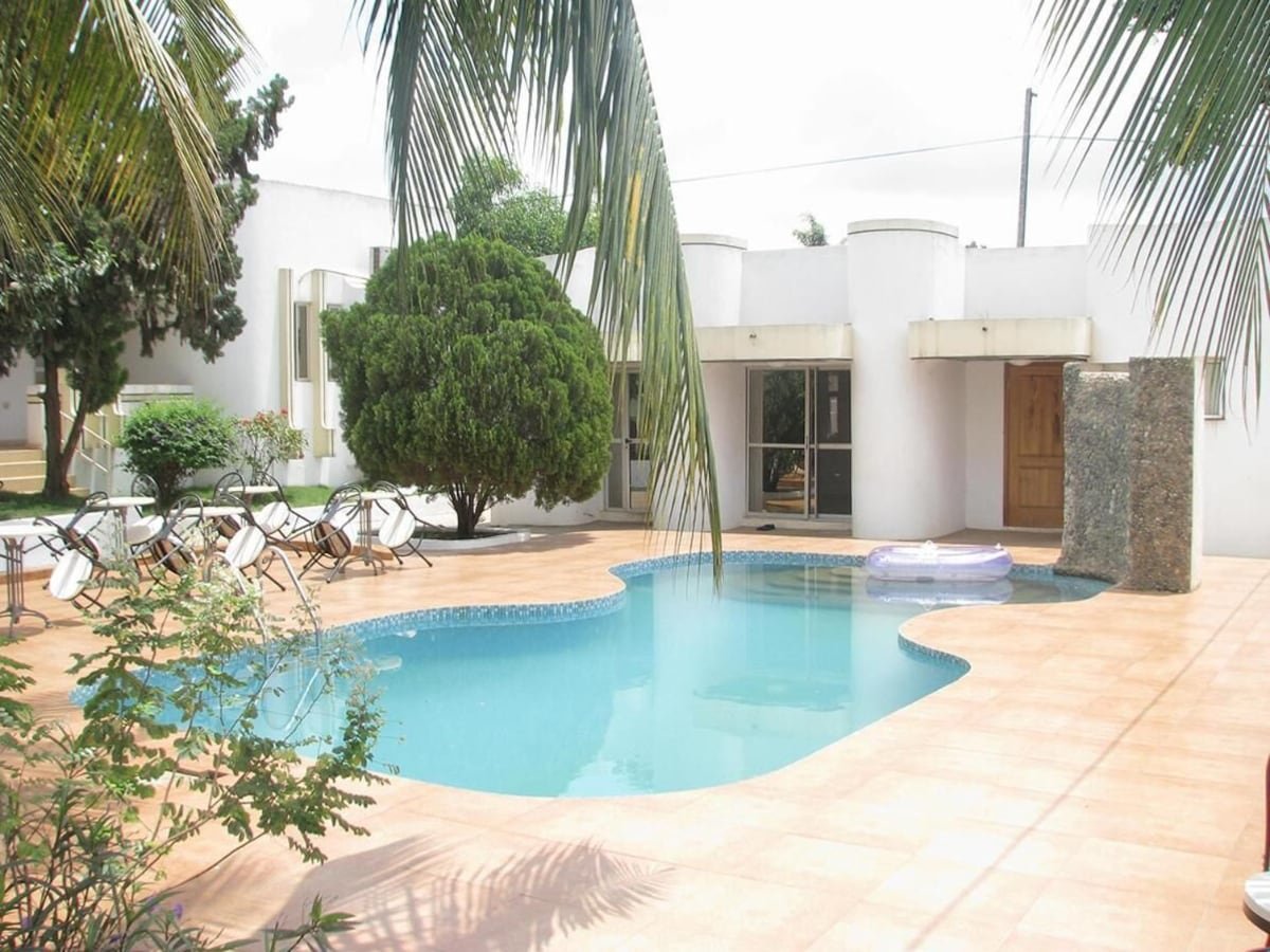 Luxury West Hotel