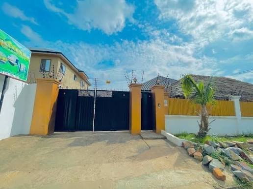 NANA'S HOLIDAY LET GUESTHOUSE