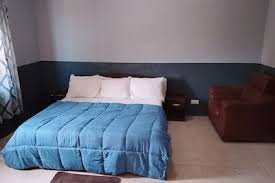 ESCAPE-INN GUEST HOUSE AND LOUNGE
