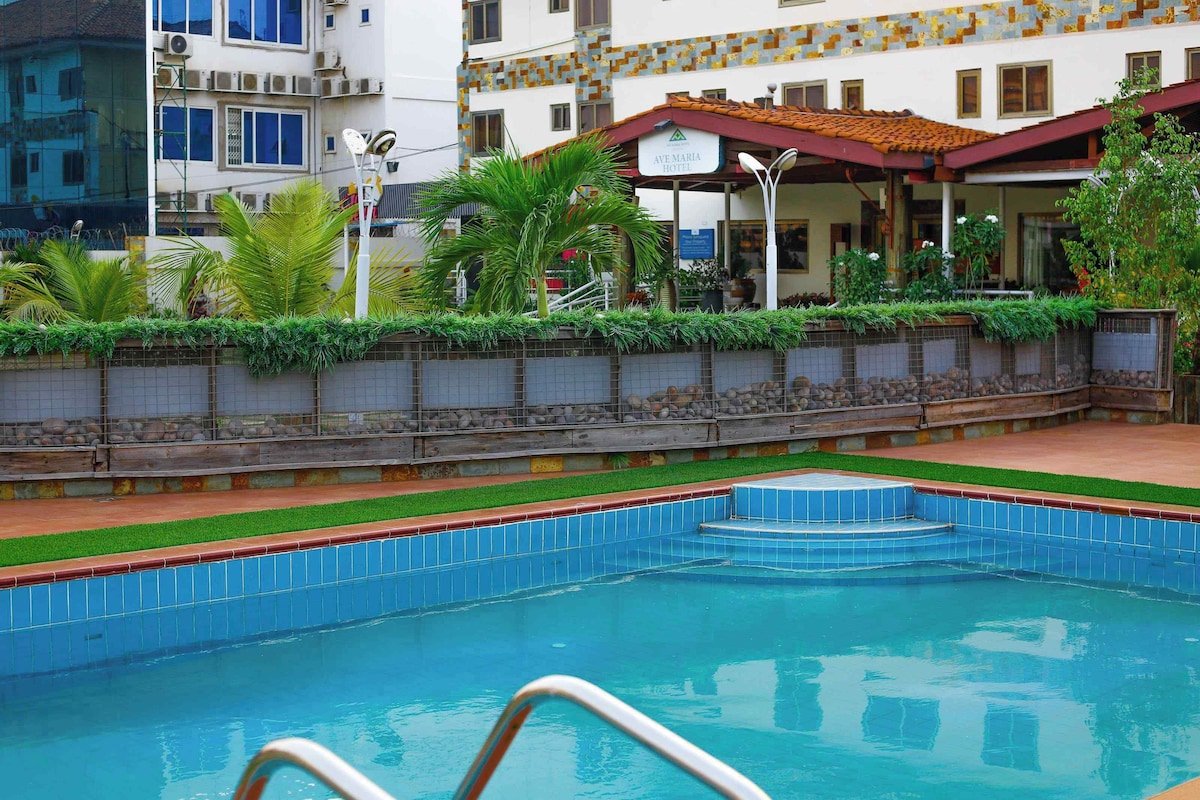 Ave Maria Hotel