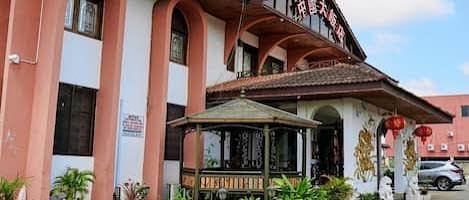Kings Villagio Hotel