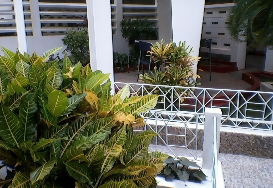 Super Gardens Hotel