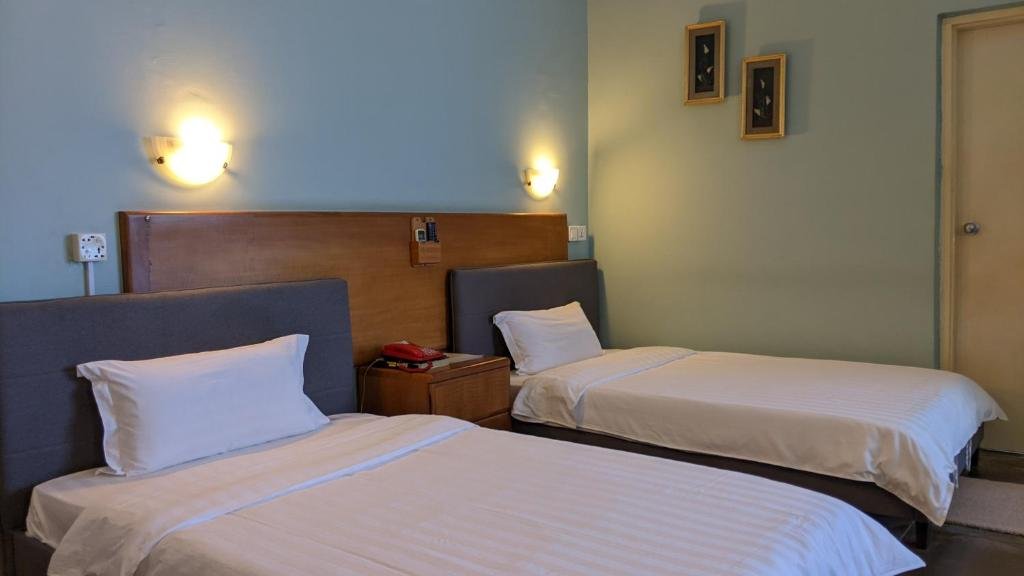 Robinhood Hotel