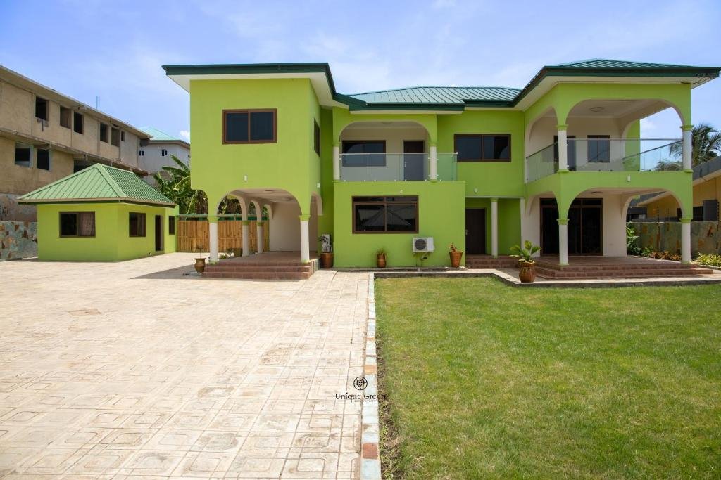 Unique Green Lodge