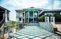 Eves Hills Hotel