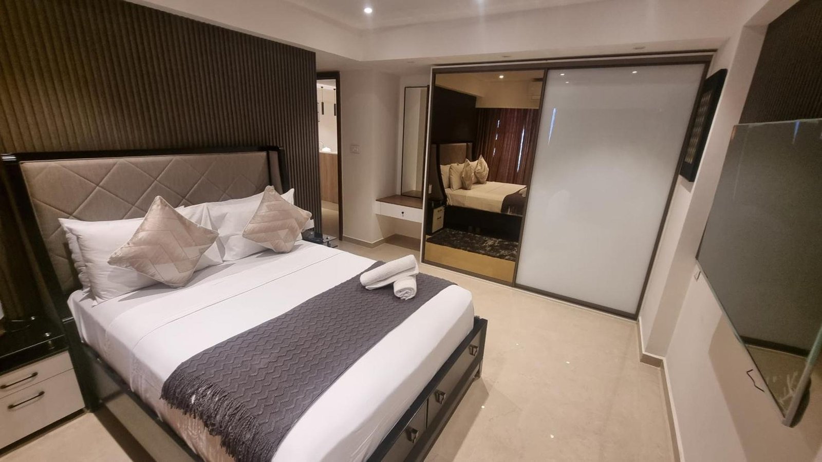 Solaris Apartments luxury by Cozy